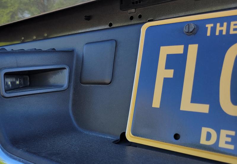The newer-style license plates get the right-angle style F.